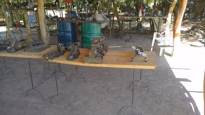 Aberturas Antiguas De Demolicion. Rincon Del Rio