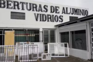 ABERTURAS DE ALUMINIO VIDRIOS M.G. de Martin Gallucci