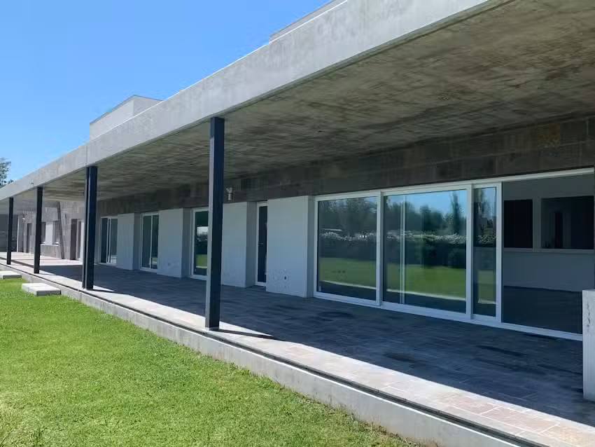 AD ABERTURAS PVC Y ALUMINIO