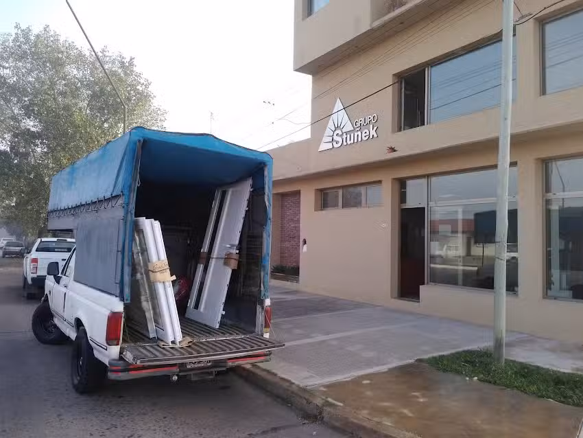 GRUPO STUNEK ABERTURAS DE ALUMINIO Y VIDRIO