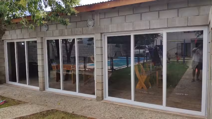 MOV Aluminios Carpintería De Aluminios