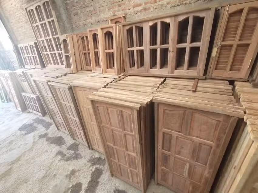 PUERTAS DE ALGARROBOS