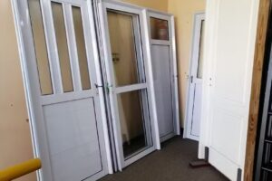 Vidriería y casa de aberturas “San Martín”.